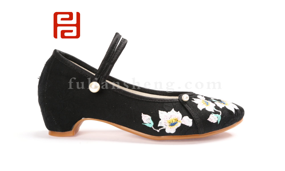 國潮有福 福連升2020春時(shí)尚中跟民族風(fēng)繡花女單鞋圖片