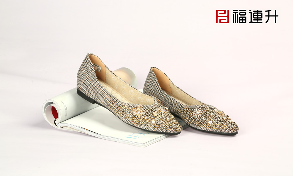 福連升民國(guó)風(fēng)格子布單鞋女鑲鉆淺口尖頭鞋平底瓢鞋圖片