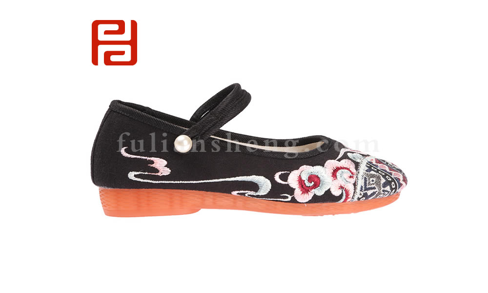 福連升女刺繡盤扣民族中國風(fēng)繡花鞋老北京布鞋圖片