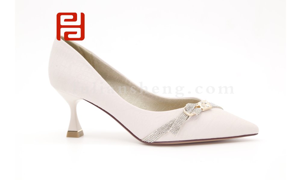 水鉆單鞋女尖頭高跟鞋時(shí)尚細(xì)跟仙女鞋百搭棉麻時(shí)裝鞋圖片