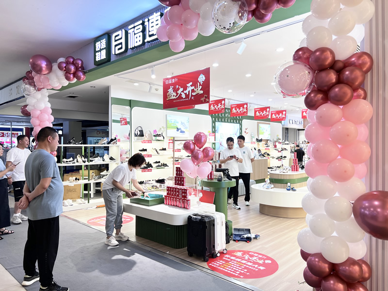 賀：福連升休閑鞋湖南長沙東方悅鄰mall新店開業(yè)！