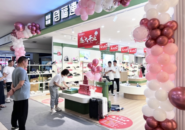 賀：福連升休閑鞋湖南長(zhǎng)沙東方悅鄰mall新店開(kāi)業(yè)！